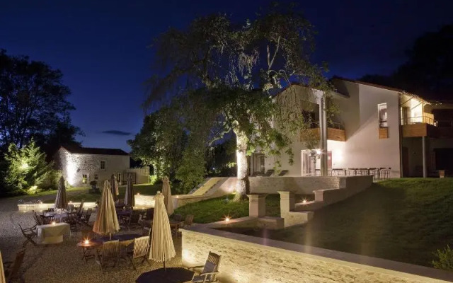 Logis Hotel la Source Bleue