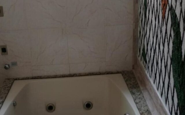 Midway Motel (Только для взрослых)