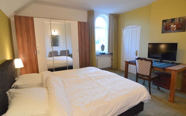 Opulent Villa with Sauna, Hot Tub, Pool