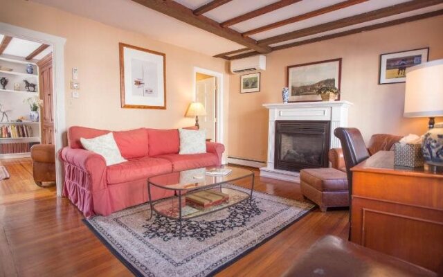 Howland House Inn