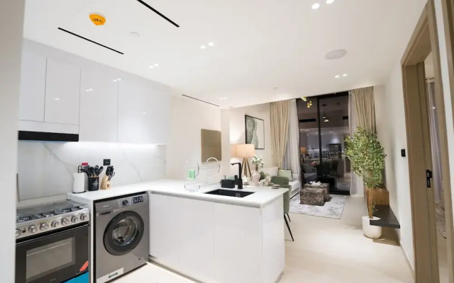 Easygo- Stylish 1bdr Binghatti Corner