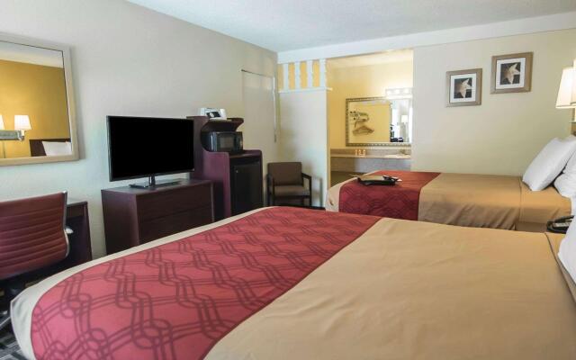 Super 8 by Wyndham Albuquerque Downtown