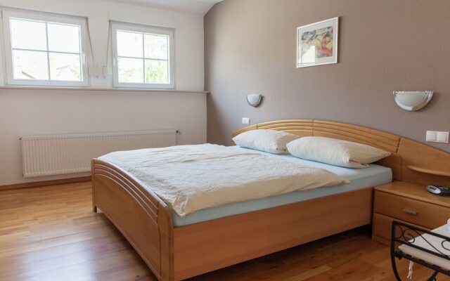 Modern Apartment In Krov With Garden And Balcony