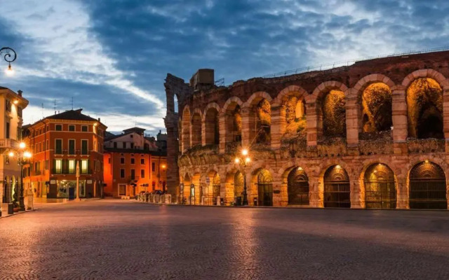 Opera Luxury Apartment