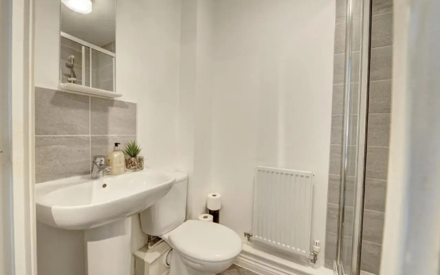 2-Bedroom Apartment, En-suite, Ground Floor by MBIZ