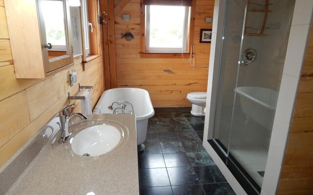 Blue Tin Roof Bed & Breakfast