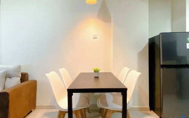 Homey 2Br With Work Space At Meikarta Apartment