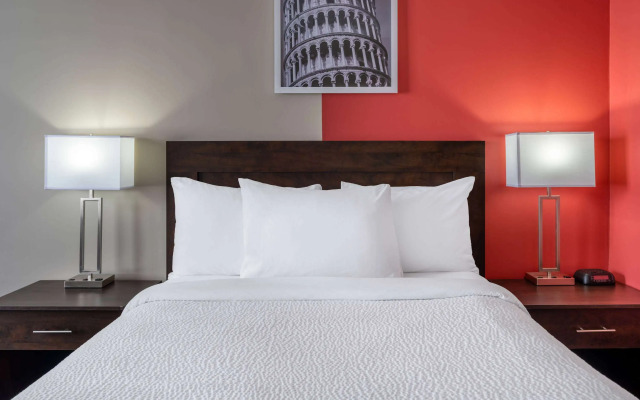 Ramada by Wyndham Thunder Bay Airlane Hotel