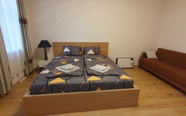 Group Stay 3 Apts Near Enkplatz