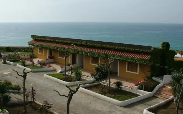 Cala Petrosa Resort