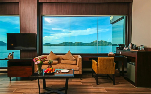 Two Seasons Coron Bayside Hotel