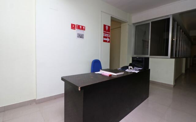 Oyo Flagship 26593 Yug Residency