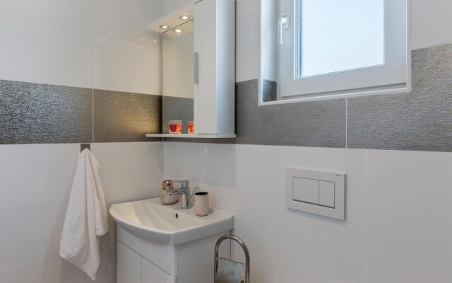 Awesome Home in Peroj With Wifi and 2 Bedrooms