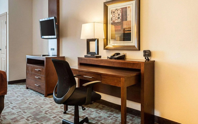 Comfort Suites Oil Center