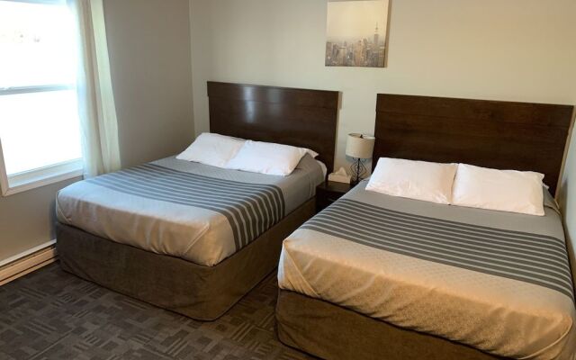 TaLLboys Grill & Pub Motel