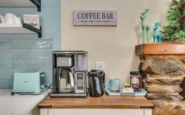 Arrowhead Lake Access: Cabin w/ Resort Amenities