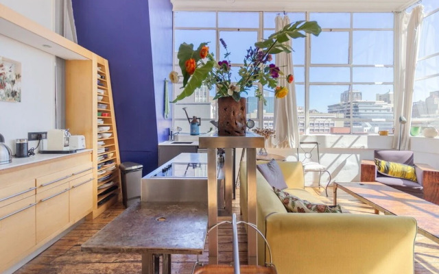 Wolroy House 405 by CTHA