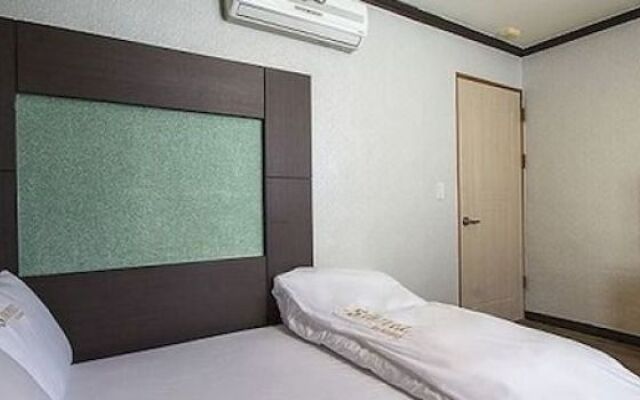 S Hotel Gumi