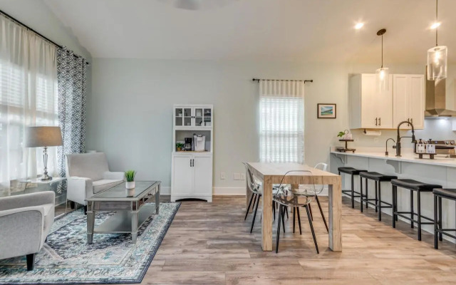 1 Mi to Dtwn: Pet-friendly Pensacola Getaway!