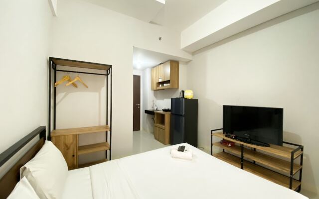 Chic And Cozy Studio Apartment At Transpark Juanda Bekasi