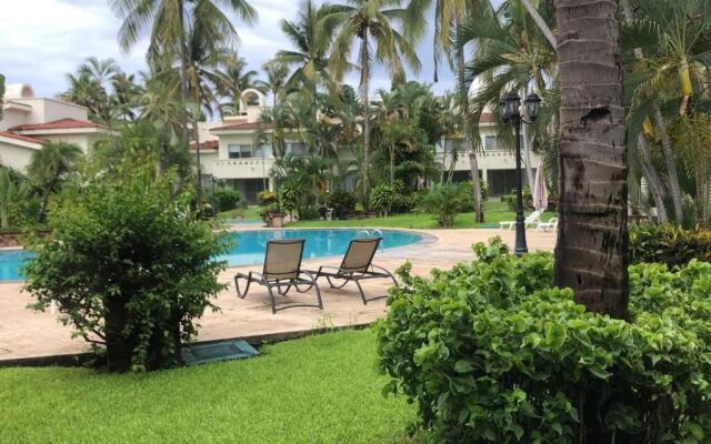 Beautiful Apartment on the Beach with pool