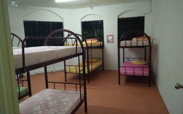 Diyana Budget Hotel - Hostel