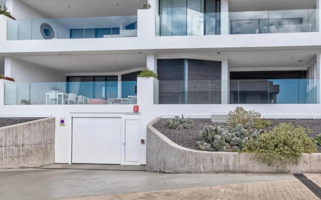 Infinity 0-3 LUXE PARTIAL SEA VIEW 2B