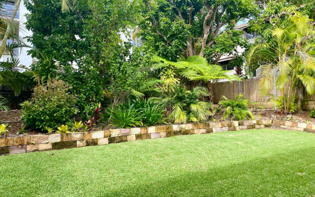 Bayona 1 Little Cove