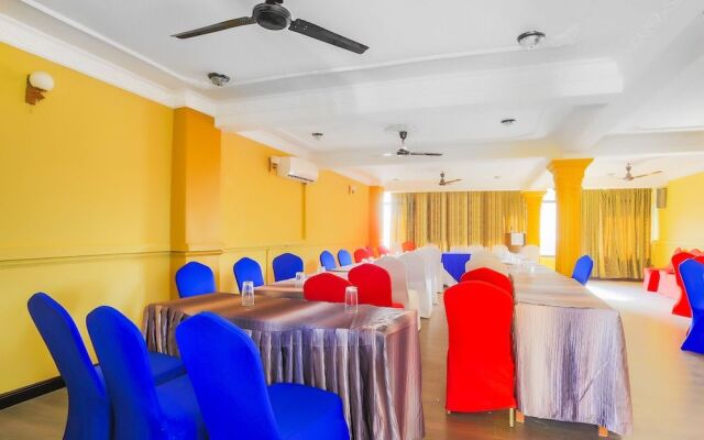 OYO 388 Teeka's Holiday Inn