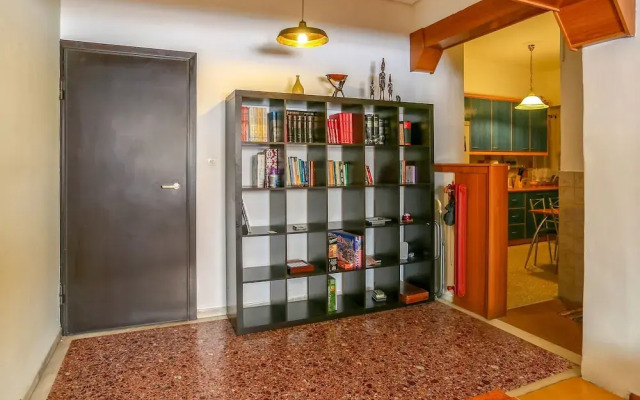 Cozy Apartment in Athens near Aghios Ioannis Subway Station