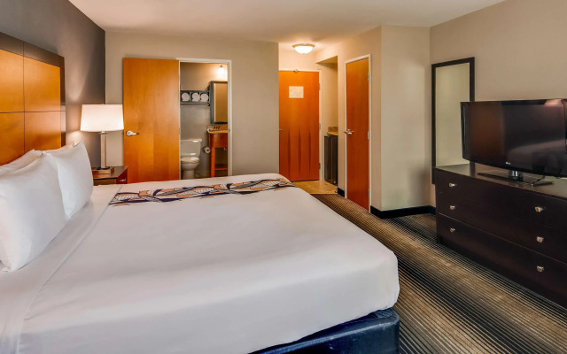 La Quinta Inn & Suites by Wyndham Chicago - Lake Shore