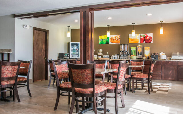 Quality Inn Grand Rapids South-Byron Center