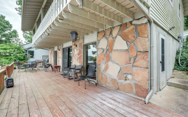 Deck & Boat Dock: Lakefront Getaway in Camdenton