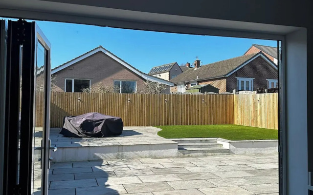 3 Bed-sleeps 5-garden-parking-pets
