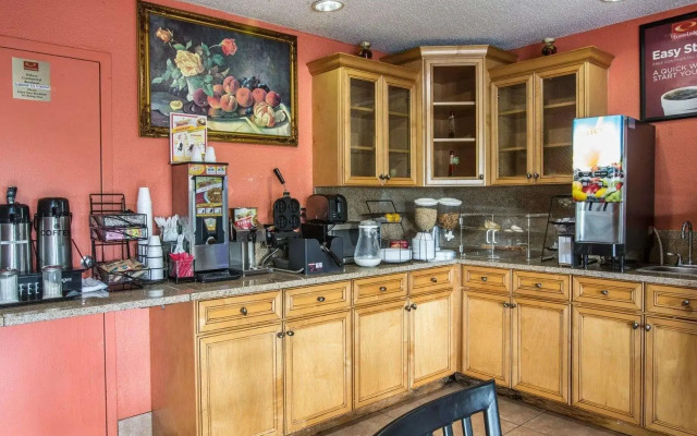 Econo Lodge Atlanta Airport East