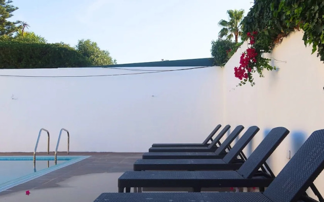 Art 4 You Carcavelos Suites