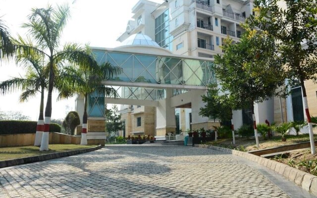 Four Leaf Service Suites