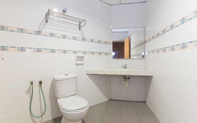 Super OYO 447 Comfort Hotel Meru