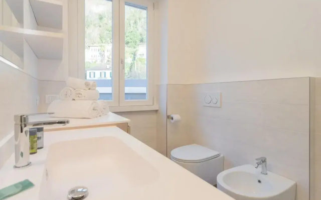 Via Crispi in Como With 1 Bedrooms and 1 Bathrooms
