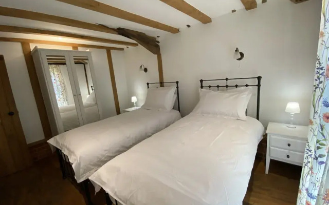 Brundish, Suffolk Barn, 2 Bed Idyllic 6 Acres