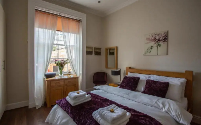 Most central luxury apartment - sleeps 4 & FREE parking!
