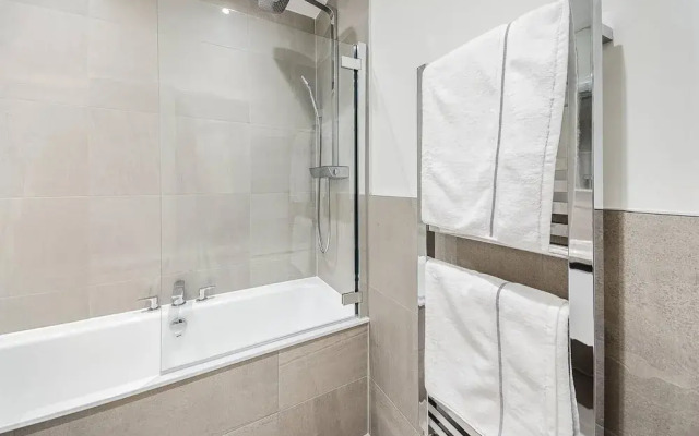 Classy 2 Bedroom Apartment By The Thames