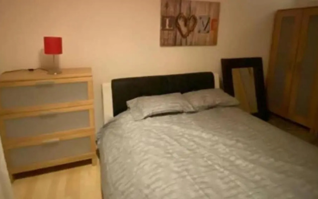 Room in Apartment - Normanton - Deluxe Double Room