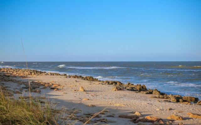 9866beachsidebeautypcwh - Beachside Beauty at Surfview Paradise