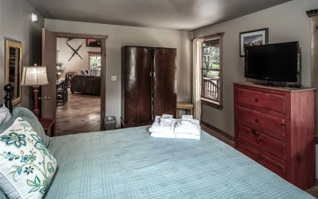 Riverside Dreams - Three Bedroom Cabin