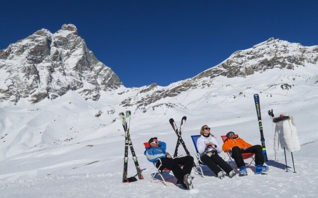 Matterhorn View Apartment in Breuil-Cervinia near Ski Area