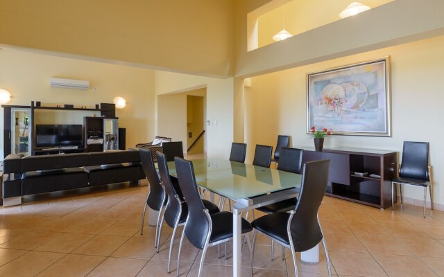 San Lameer Villa Rentals Three Bedroom Luxury 13908