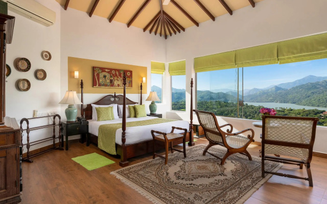 The Albatross, Kandy