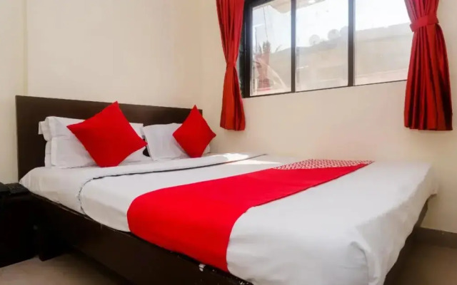 OYO 23285 The Diplomat Lodging