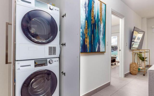 Breathtaking 2 Bedroom Apartment with Harbor View